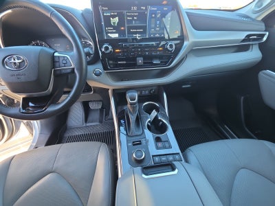 2022 Toyota Highlander Platinum