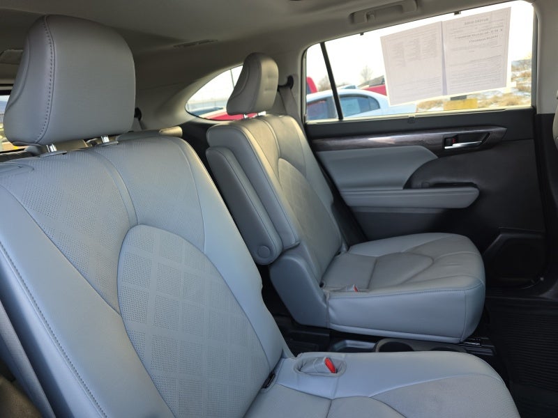 2022 Toyota Highlander Platinum