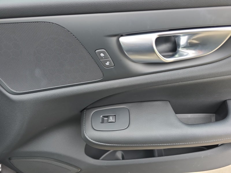 2024 Volvo S60 Recharge Plug-In Hybr Core Dark Theme