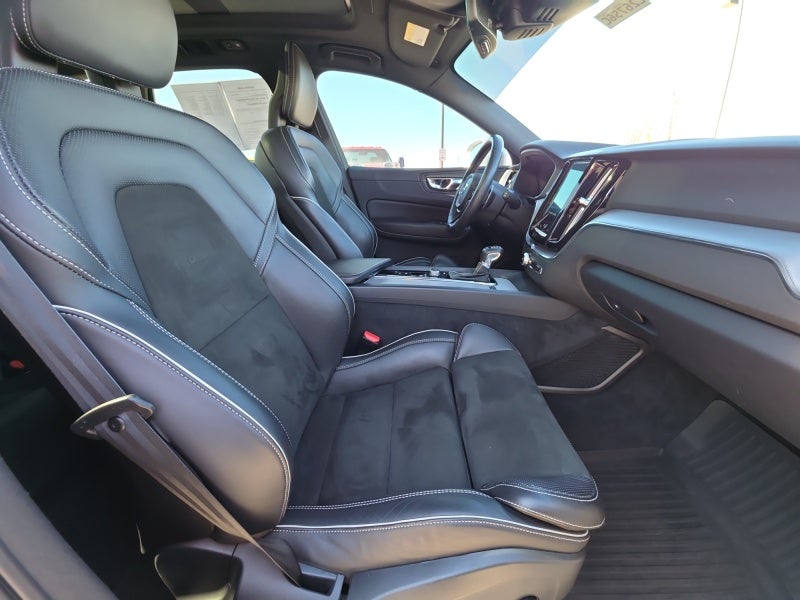 2018 Volvo XC60 R-Design