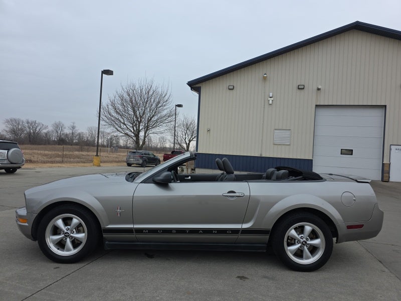 2008 Ford Mustang Deluxe