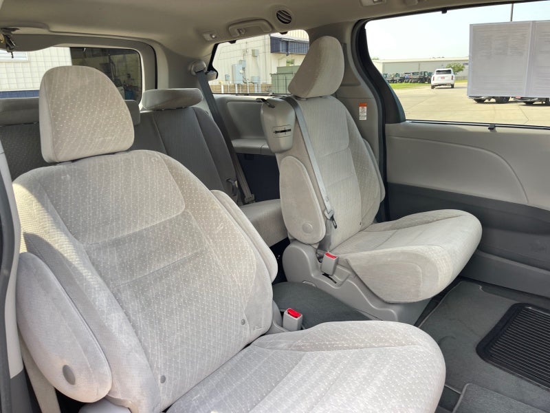 2019 Toyota Sienna LE