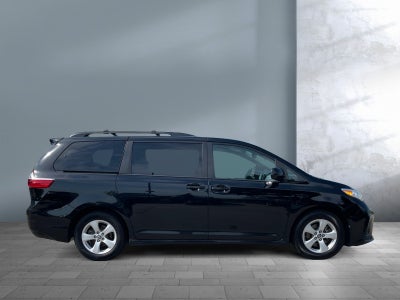 2019 Toyota Sienna LE