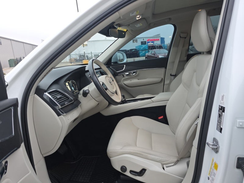 2020 Volvo XC90 Momentum