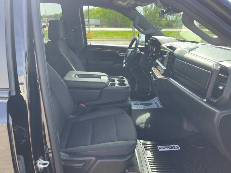 2025 Chevrolet Silverado LT