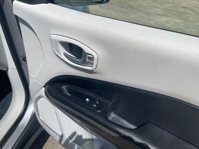 2019 Jeep Compass Latitude w/Sun/Wheel Pkg