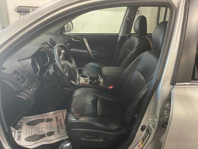 2012 Toyota HIGHLANDER SE