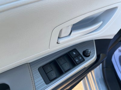 2025 Toyota Sienna LE