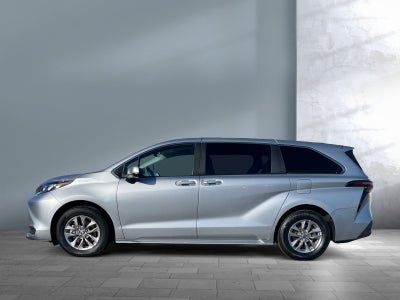2025 Toyota Sienna LE