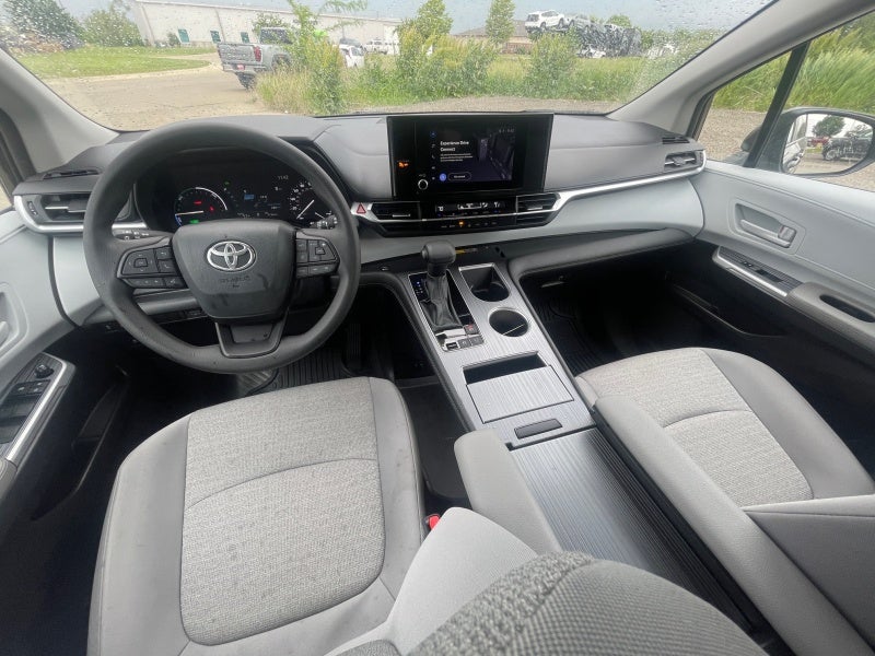 2025 Toyota SIENNA LE LE