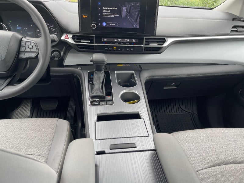 2025 Toyota SIENNA LE LE