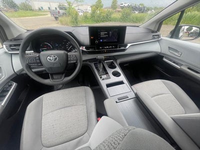 2025 Toyota SIENNA LE LE