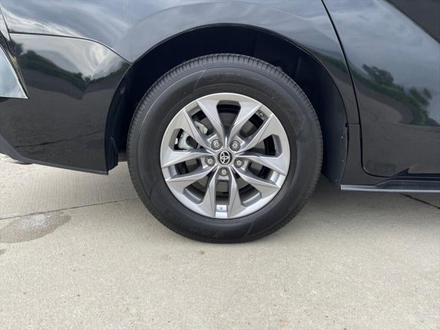 2025 Toyota SIENNA LE LE