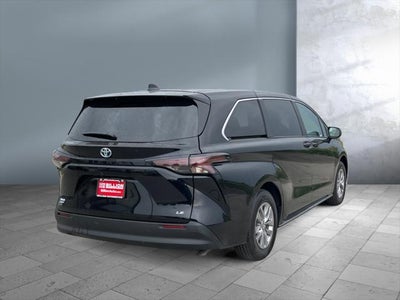 2025 Toyota SIENNA LE LE