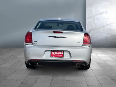 2022 Chrysler 300 Touring L