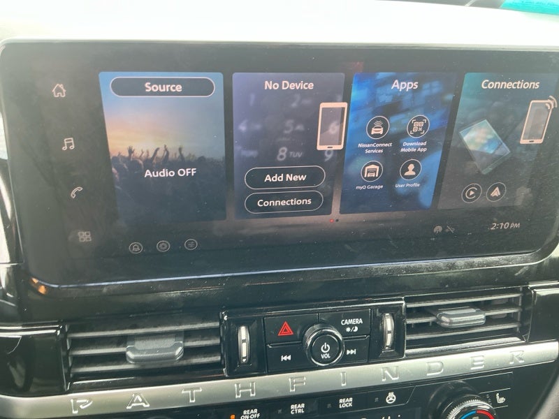 2026 Nissan Pathfinder SL