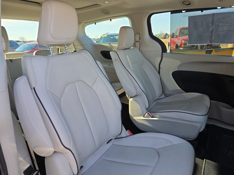 2017 Chrysler Pacifica Hybrid Platinum