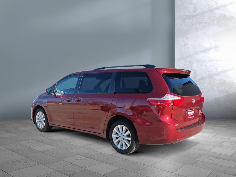 2016 Toyota Sienna LE