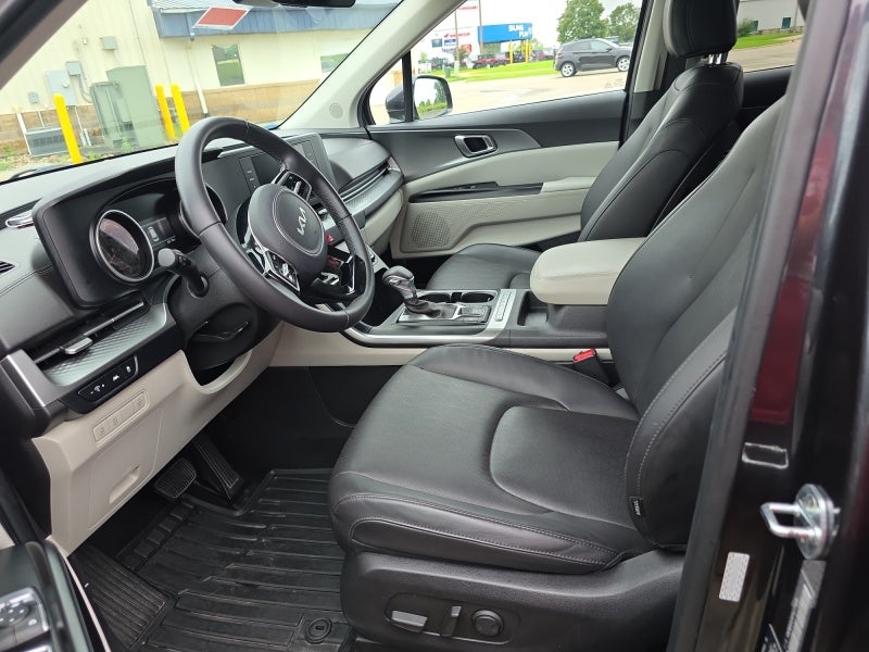2023 Kia Carnival LX